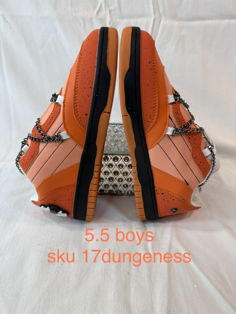 Boys 5.5 Low-Top Fashion Sneakers in multi shades of Orange and Black Dungeness